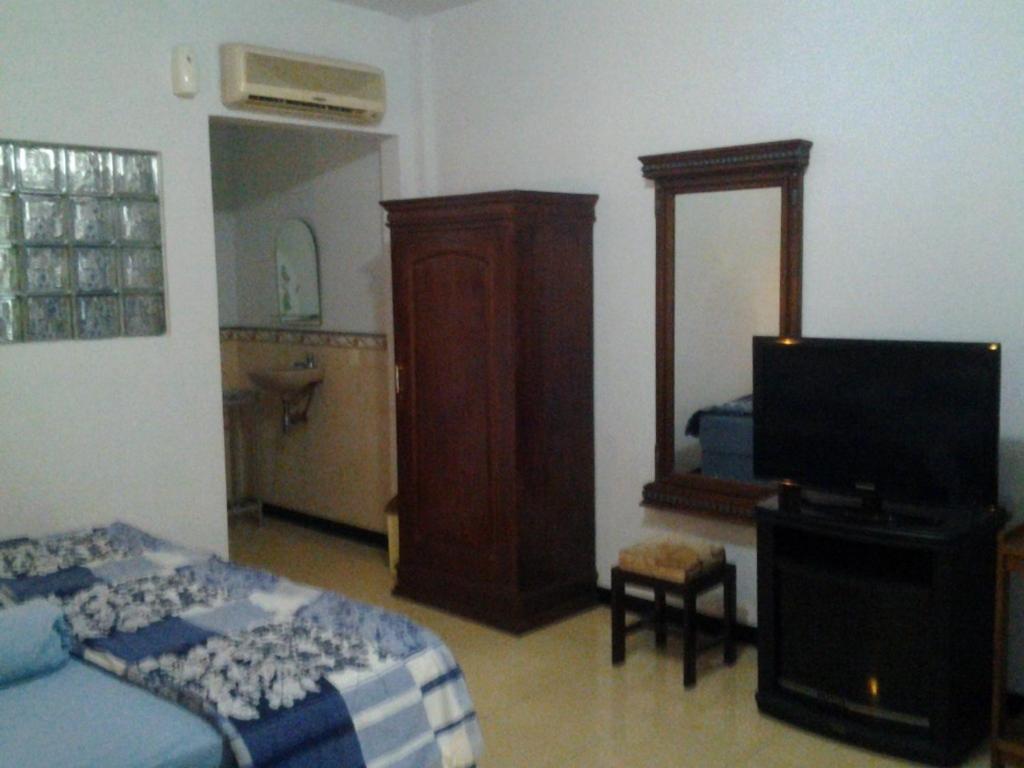 Hotel Wisma Djaja Syariah Bojonegoro Kamer foto