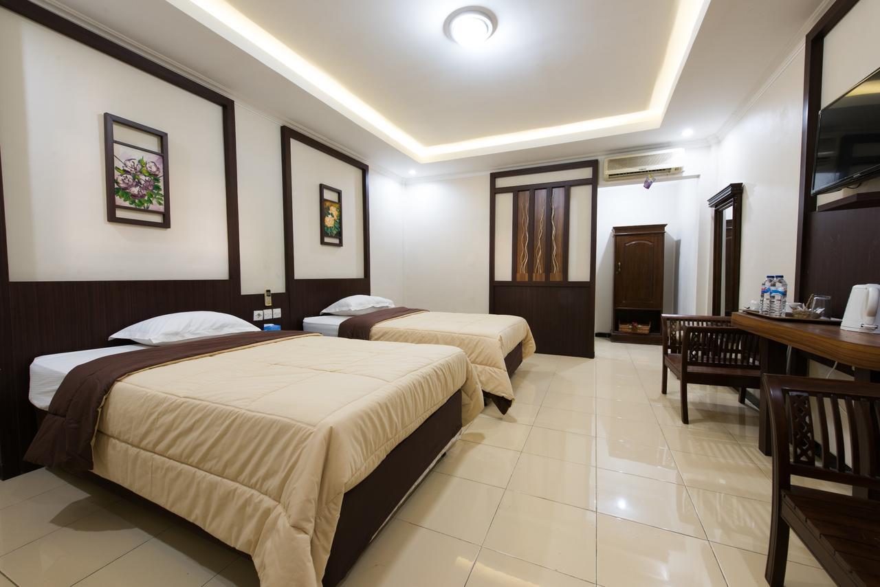 Hotel Wisma Djaja Syariah Bojonegoro Buitenkant foto