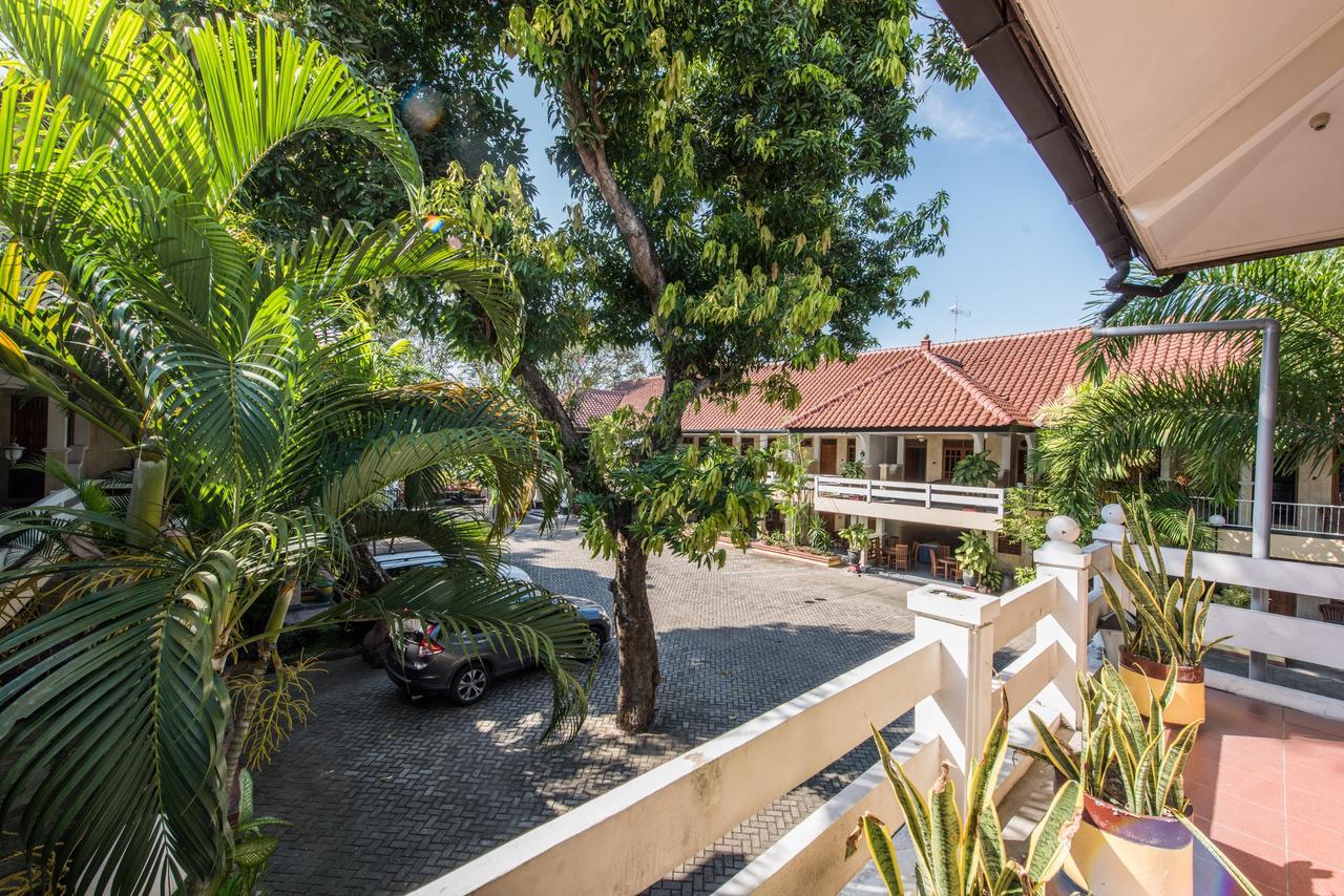 Hotel Wisma Djaja Syariah Bojonegoro Buitenkant foto